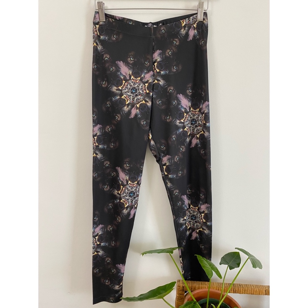 Hot Topic Grey Wolf Print Leggings